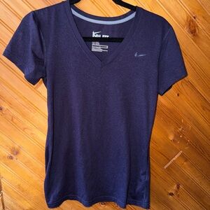 PURPLE NIKE DRIFIT TEE WOMANS small